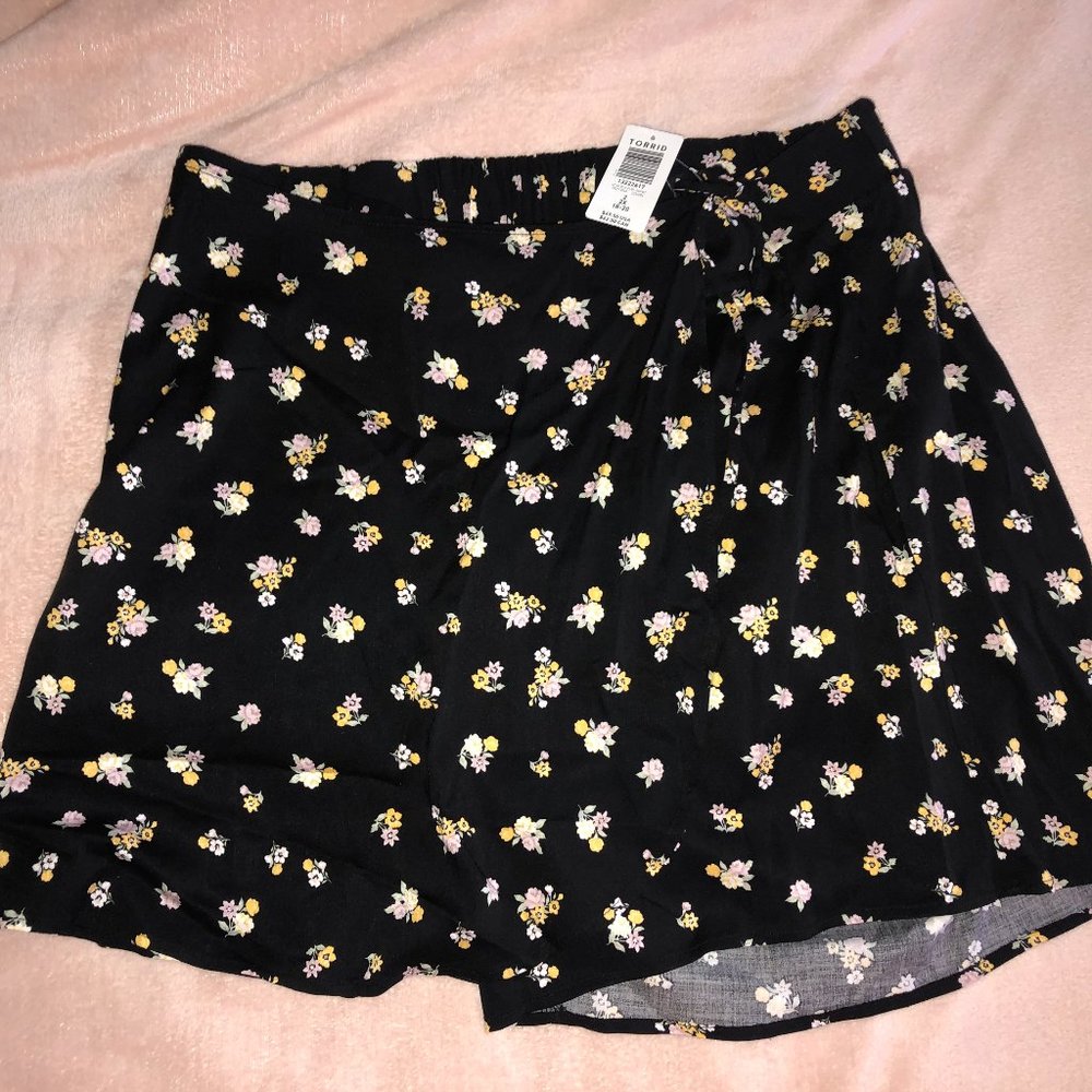 Floral Skort NWT